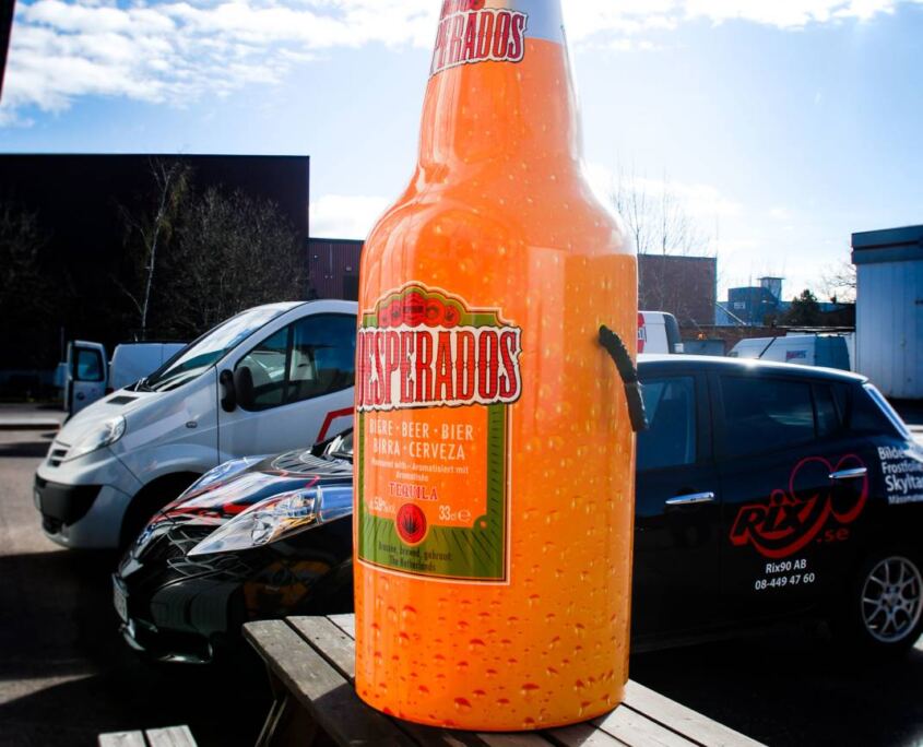 Helfoliering av "elektrisk tjur" till Desperados Helfoliering av "elektrisk tjur" till Desperados