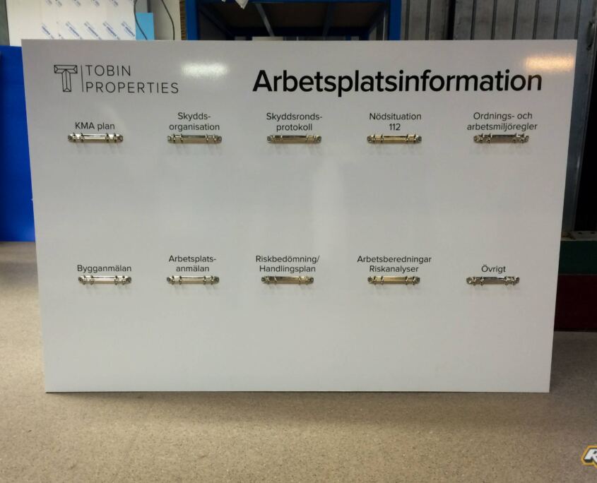 Arbetsplatstavla med egna ringsystem och rubriker för arbetsplatsinformation åt Tobin properties