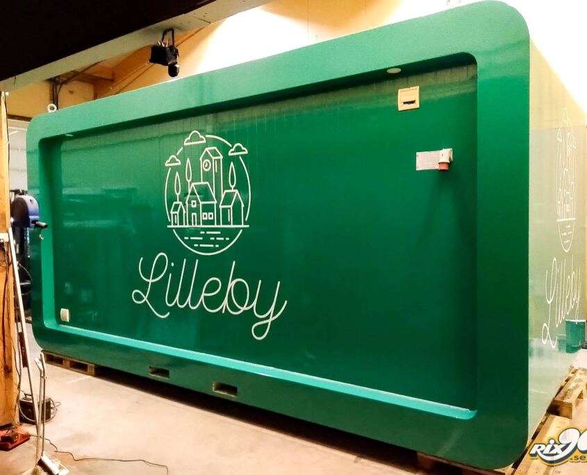 Foliering av container till RixTrade och Lilleby Helfoliering av container med logotyper till RixTrade och Lilleby