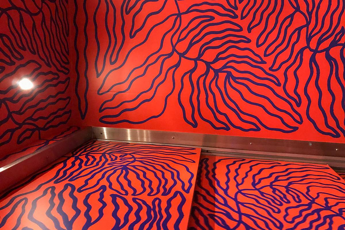 Invändig foliering av hiss Invändig foliering av hiss hos PWC