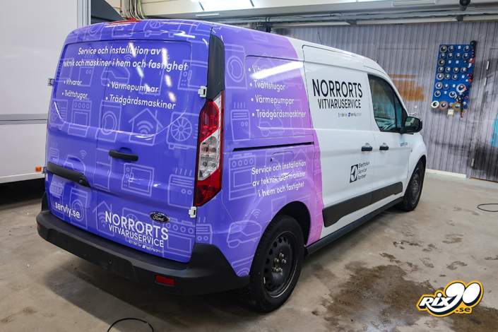 Vi fick foliera bilen till Servlys arbetsbil i lila övertoning