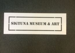 Textschablon i ett stycke Textschablon för Sigtuna Museum och Art med ram, skuren i ett enda stycke