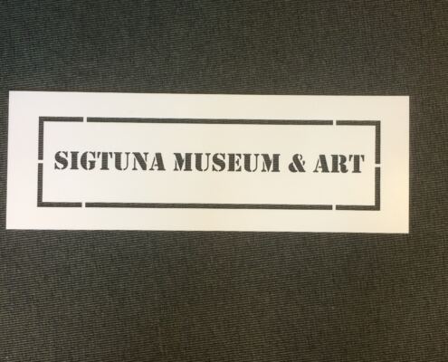 Textschablon i ett stycke Textschablon för Sigtuna Museum och Art med ram, skuren i ett enda stycke