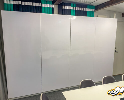 Whiteboard som väggfoliering Whiteboard som väggfoliering på arkivskåp