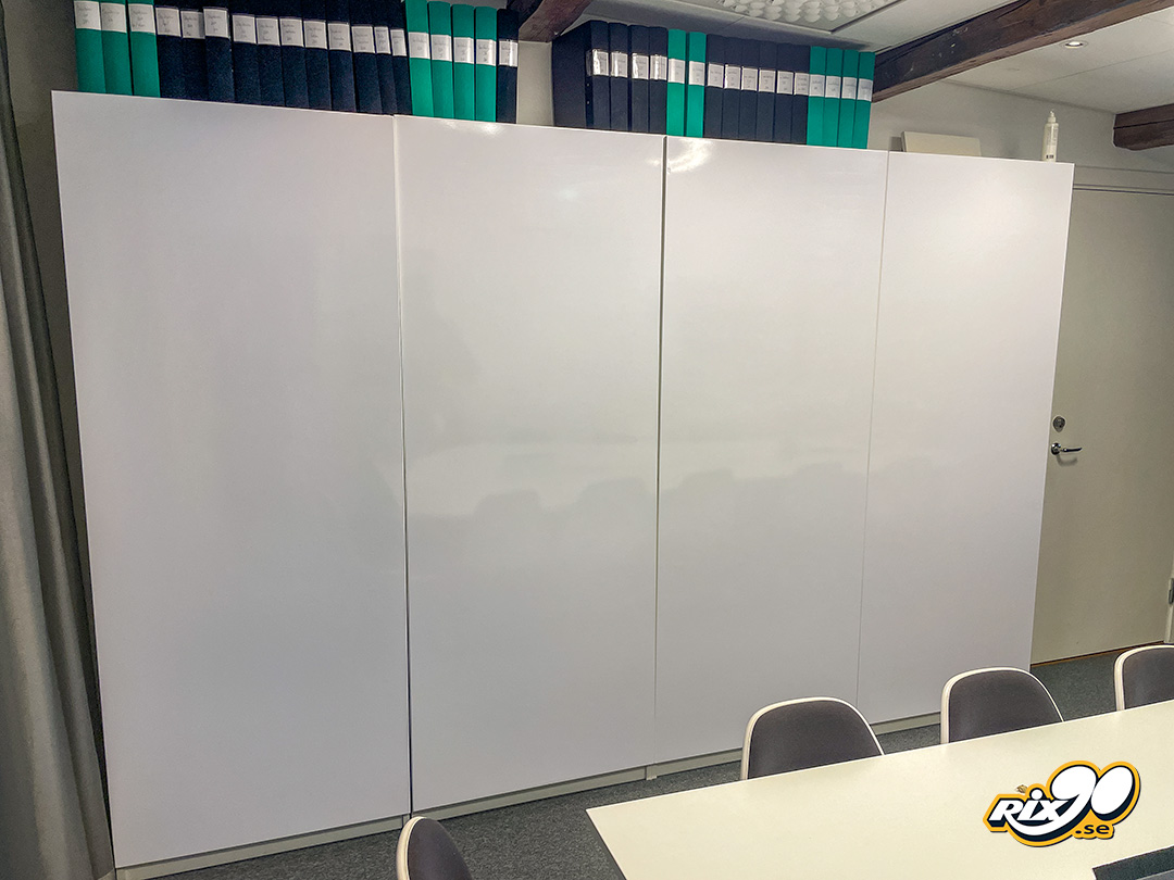 Whiteboard som väggfoliering Whiteboard som väggfoliering på arkivskåp