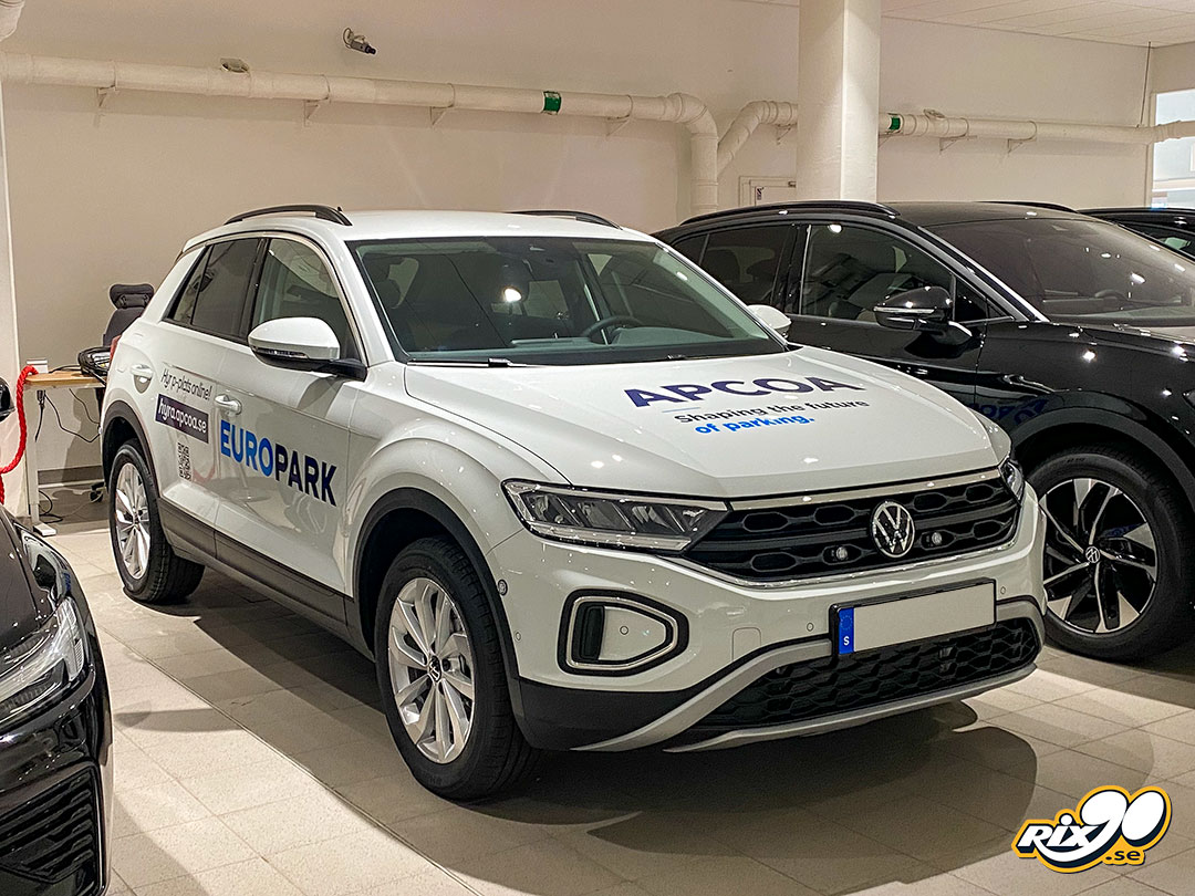 Rix90 levererar Apcoas bilreklam på Volkswagen T-Roc i Stockholm Apcoas bilreklam på Volkswagen T-Roc i Stockholm