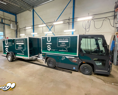 Bilreklam på ekipage till Urban Services elbil Bilreklam till Urban Services elbil