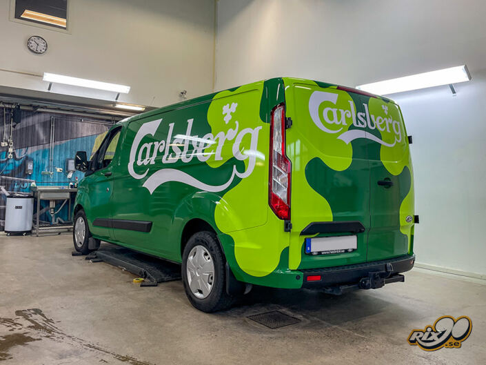 Foliering av arbetsbil till Carlsberg och One More Company AB Foliering av Ford Transit till Carlsberg i Stockholm