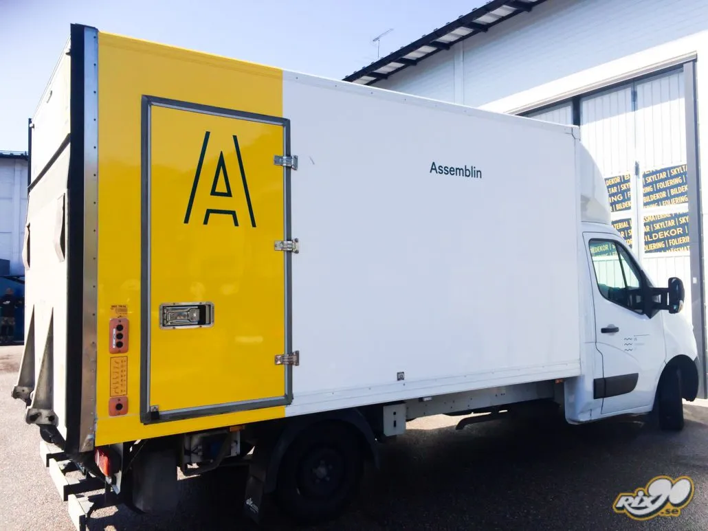 Lastbilsfoliering till lätt lastbil Delfoliering till lätt lastbil till Assemblin i Stockholm