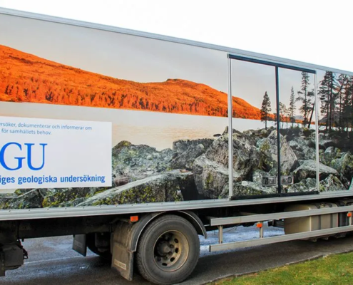 Bilreklam och bildekaler till företag i Stockholm Bildekaler till företag i Stockholm - Stripa bilar med Rix90