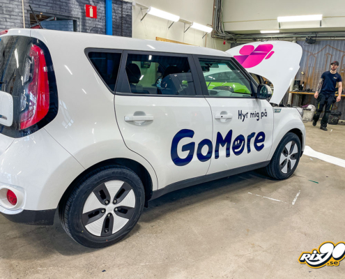 Bilreklam på vit KIA Soul till GoMore Bilreklam på KIA Soul till GoMore