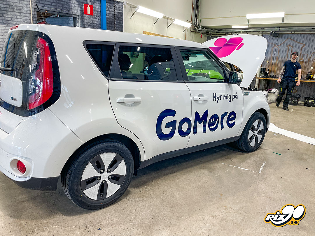 Bilreklam på vit KIA Soul till GoMore Bilreklam på KIA Soul till GoMore
