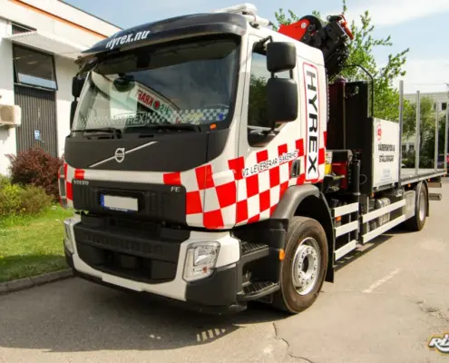 Lastbilsfoliering till Volvo FE Folierad lastbil Volvo FE och Hyrex i Stockholm
