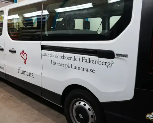 Stripning och loggning till Humana Stripning och loggning av Renault Trafic till Humana