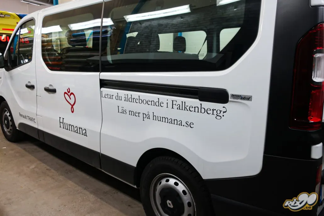Stripning och loggning till Humana Stripning och loggning av Renault Trafic till Humana