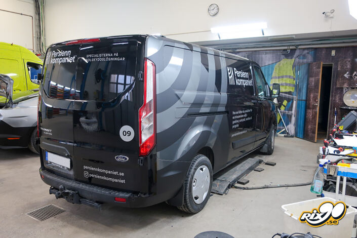 Stripning av arbetsbil till Persiennkompaniet i Stockholm Stripning av arbetsbil, Ford Transit Custom, till Persiennkompaniet i Stockholm
